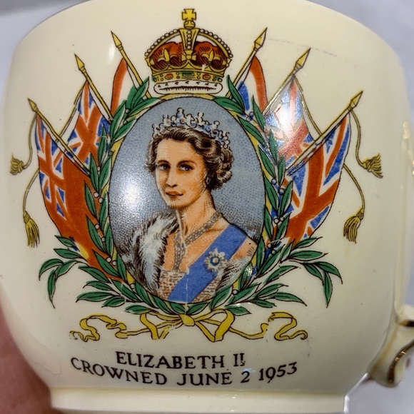 Royal Winton Queen Elizabeth 2 coronation tea cup - Picture 3 of 9